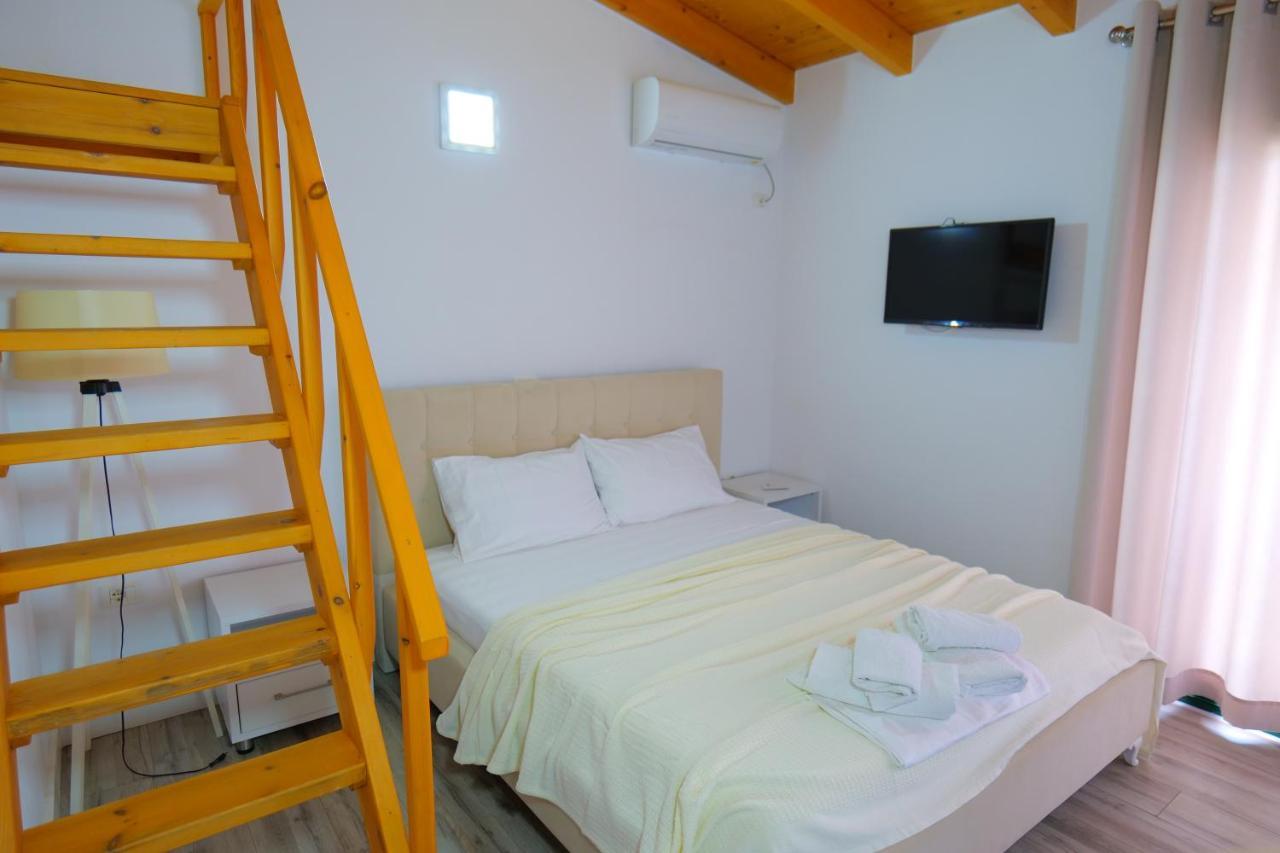 Alex & Sofi Hotel ヒマラ エクステリア 写真
